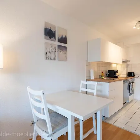 2 Zimmer Mit Balkon, Wohnzimmer Mit Arbeitsplatz, Zentral, Top!