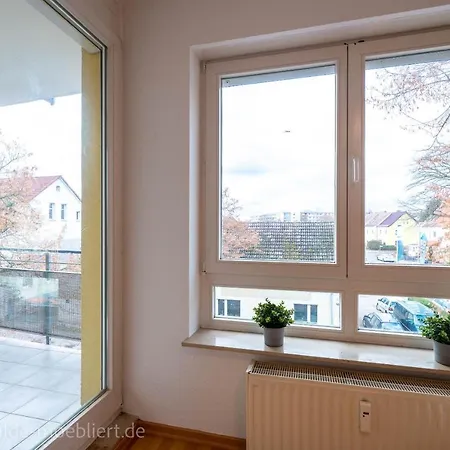 2 Zimmer Mit Balkon, Wohnzimmer Mit Arbeitsplatz, Zentral, Top! Apartment Furstenwalde