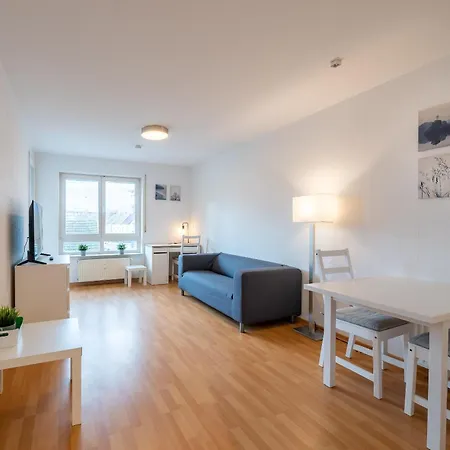 2 Zimmer Mit Balkon, Wohnzimmer Mit Arbeitsplatz, Zentral, Top!