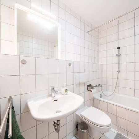2 Zimmer Mit Balkon, Wohnzimmer Mit Arbeitsplatz, Zentral, Top! *