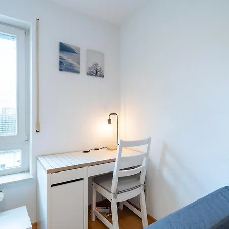 2 Zimmer Mit Balkon, Wohnzimmer Mit Arbeitsplatz, Zentral, Top! Furstenwalde