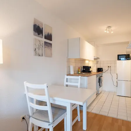 2 Zimmer Mit Balkon, Wohnzimmer Mit Arbeitsplatz, Zentral, Top!
