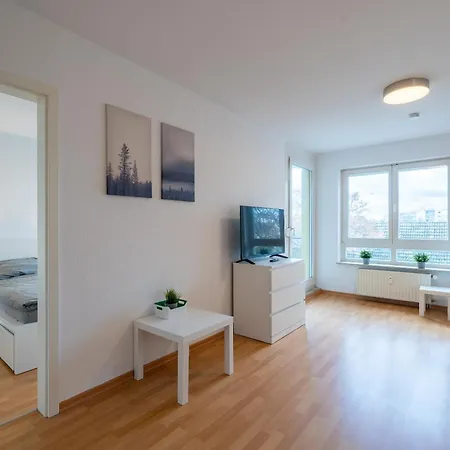 2 Zimmer Mit Balkon, Wohnzimmer Mit Arbeitsplatz, Zentral, Top!