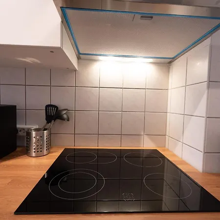 2 Zimmer Mit Balkon, Wohnzimmer Mit Arbeitsplatz, Zentral, Top! Apartment Furstenwalde